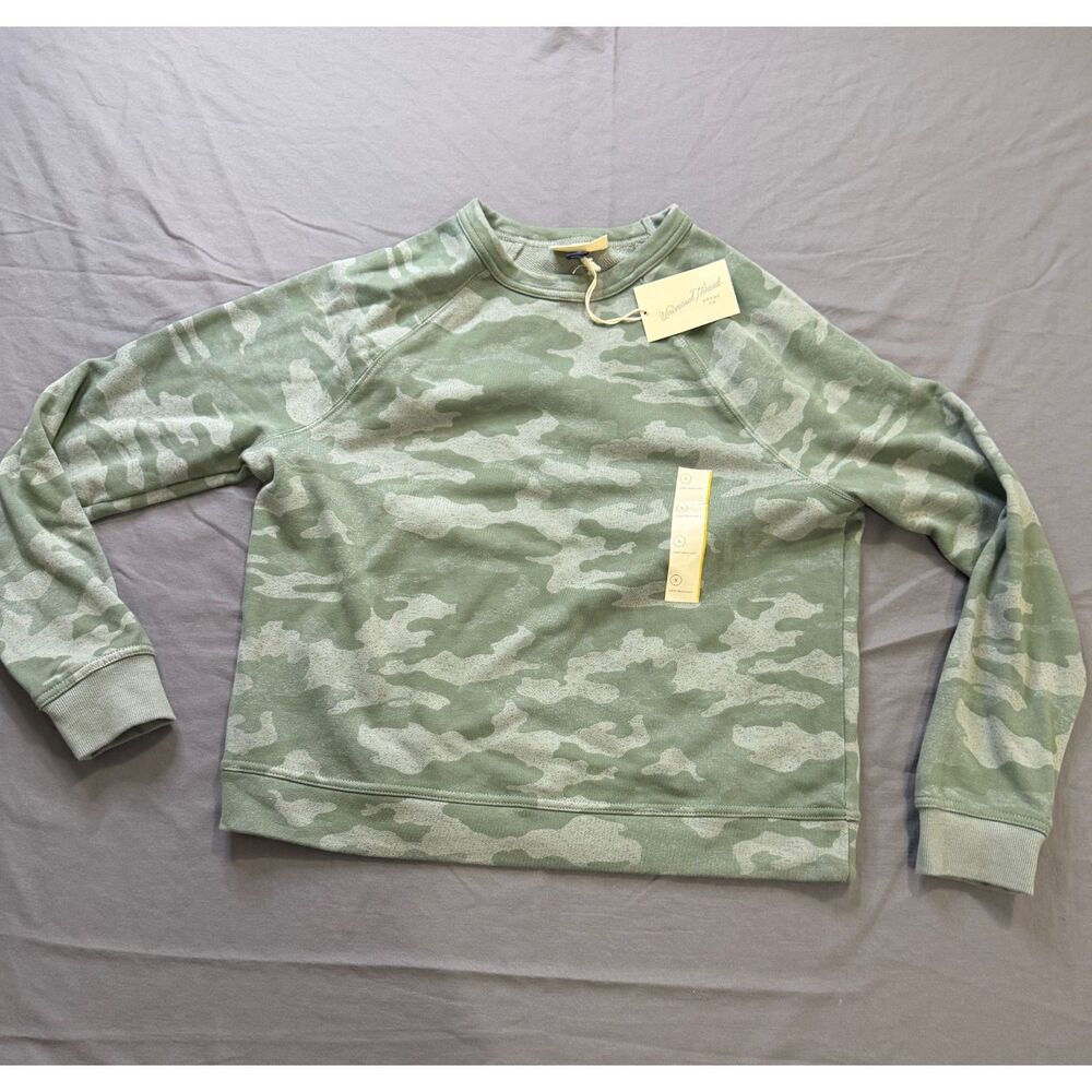 Universal Thread. Women's Size Small Crew Neck. Camo. NWT